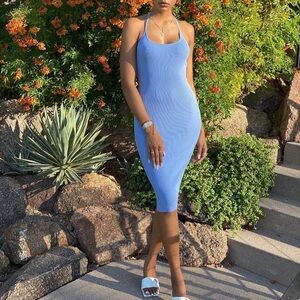 Oh Polly SIMPLE LINES RIBBED KNIT MIDI
DRESS IN BLUE